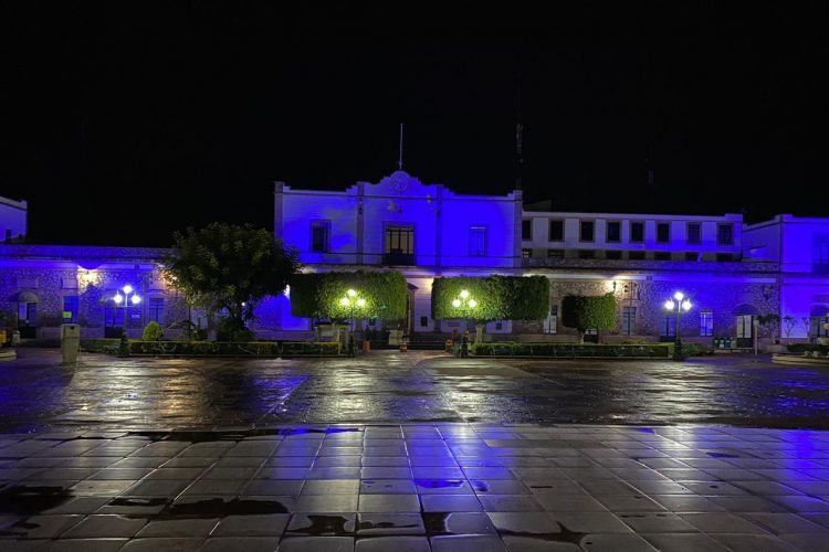 #Michoacán Iluminan Palacios Municipales De Color Luz Azul Por Lucha Contra La Trata