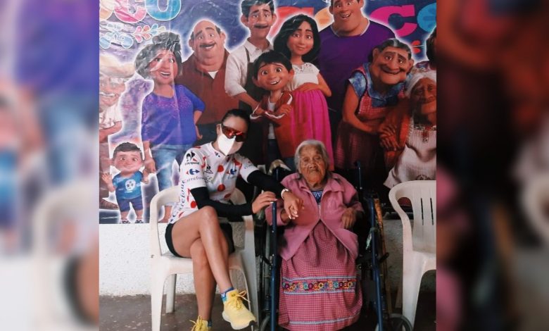 Doñita Utiliza A Mamá Coco Michoacana Para Vender Cubrebocas