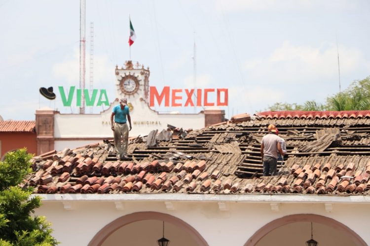 Tunean Edificios Públicos En Apatzingán