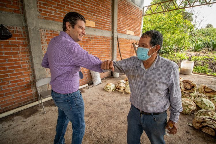 ¡Es Sábado! Y Alfonso Martínez Lo Sabe Con Mezcal Michoacano