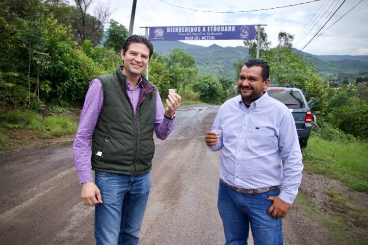 ¡Es Sábado! Y Alfonso Martínez Lo Sabe Con Mezcal Michoacano