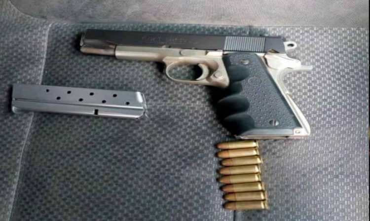 #Uruapan Agarran A Vatos Armados En Estacionamiento De Tienda
