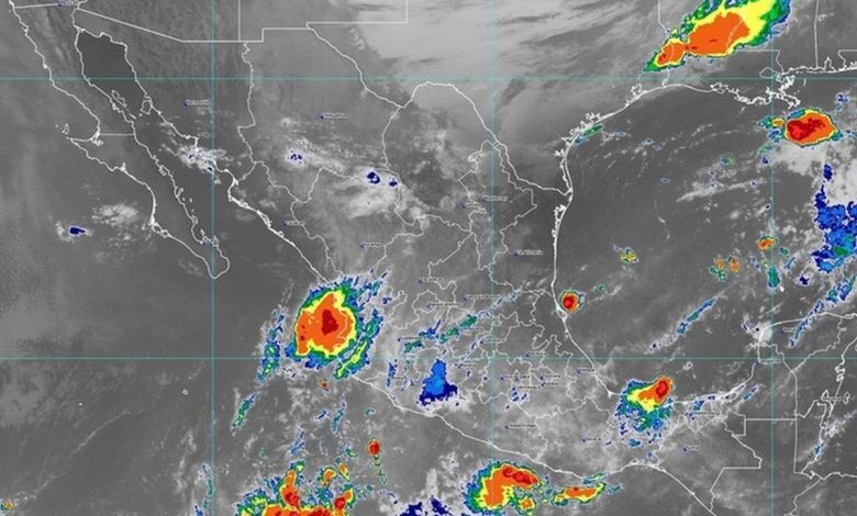 La Secretaría de Gobierno exhorta a la población a tomar medidas preventivas ante el paso por el estado de Michoacán de la onda tropical número 37, que provocaría lluvias fuertes, acompañadas de descargas eléctricas y rachas de viento en las próximas horas.