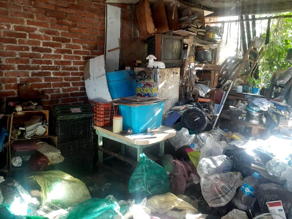 Sacan Ch*ngos De Basura De Una Casa En Morelia