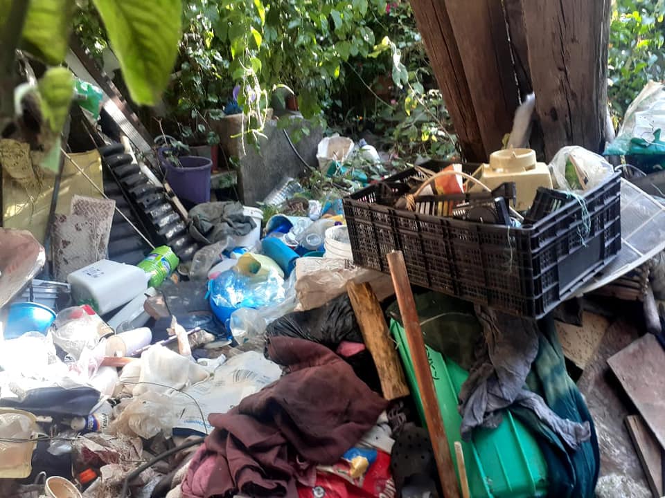 Sacan Ch*ngos De Basura De Una Casa En Morelia