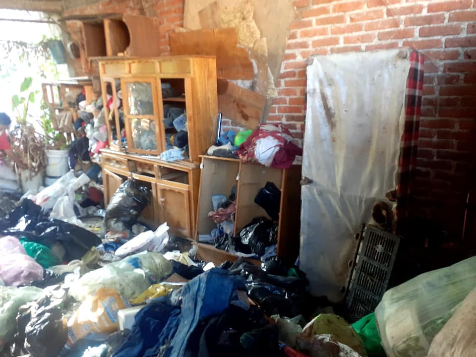 Sacan Ch*ngos De Basura De Una Casa En Morelia