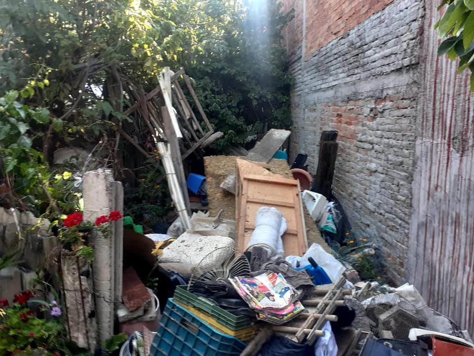 Sacan Ch*ngos De Basura De Una Casa En Morelia