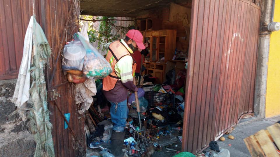 Sacan Ch*ngos De Basura De Una Casa En Morelia