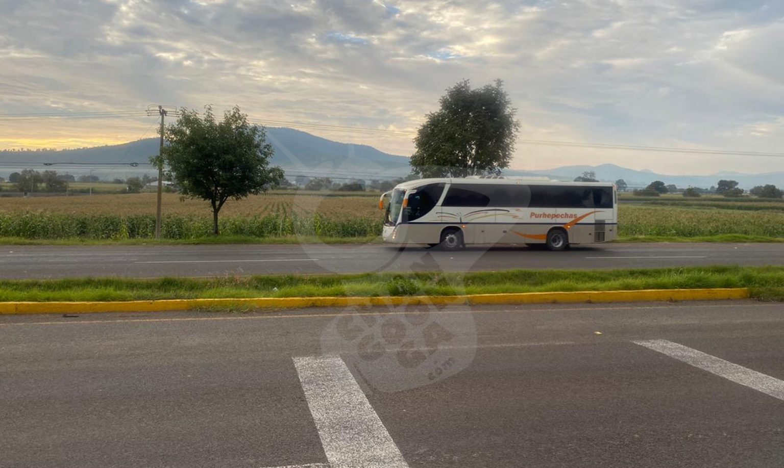 Reportan Bloqueo Con Autobuses Sobre La Morelia Pátzcuaro