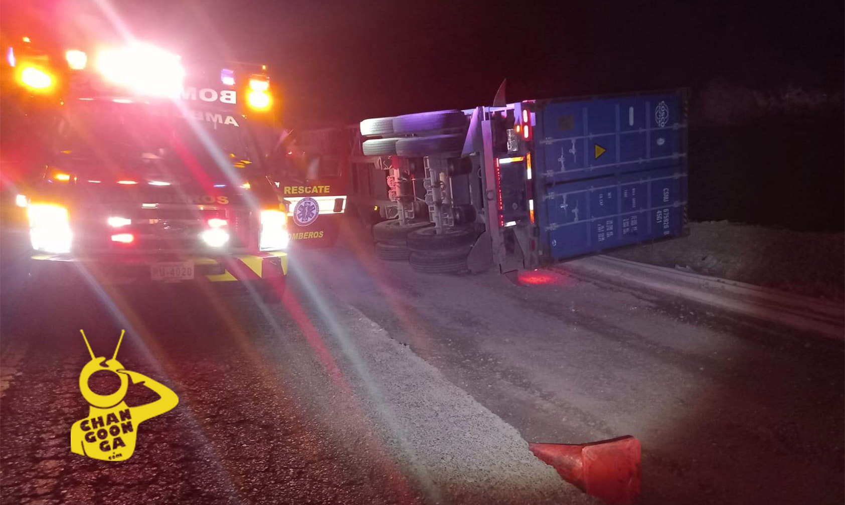 #Michoacán Vuelca Camión En El Kilómetro 231 De La Autopista Siglo XXI ...