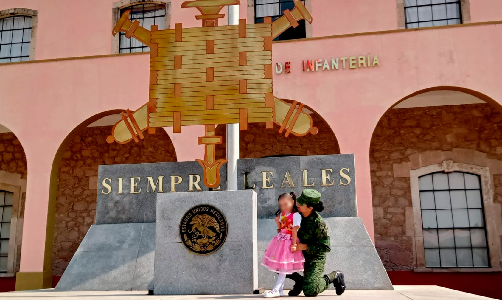 #Morelia Soldado Eva Se Rifa Como Militar Y Mamá - Changoonga.com ...