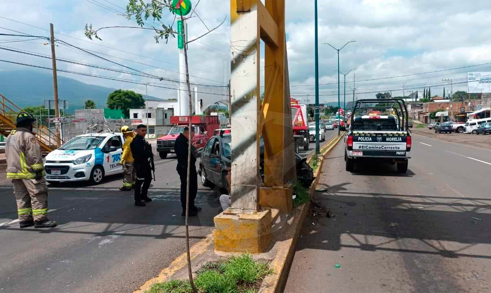 Morelia Reportan Choque De Volteo Contra Carro, Padre E Hijo Quedan