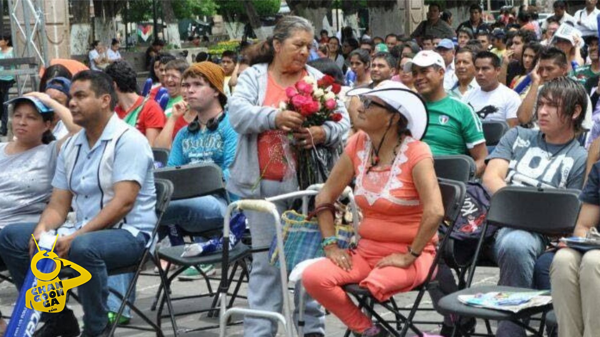 Murió La Señora De Las Rosas, Personaje Urbano De Morelia - Changoonga ...