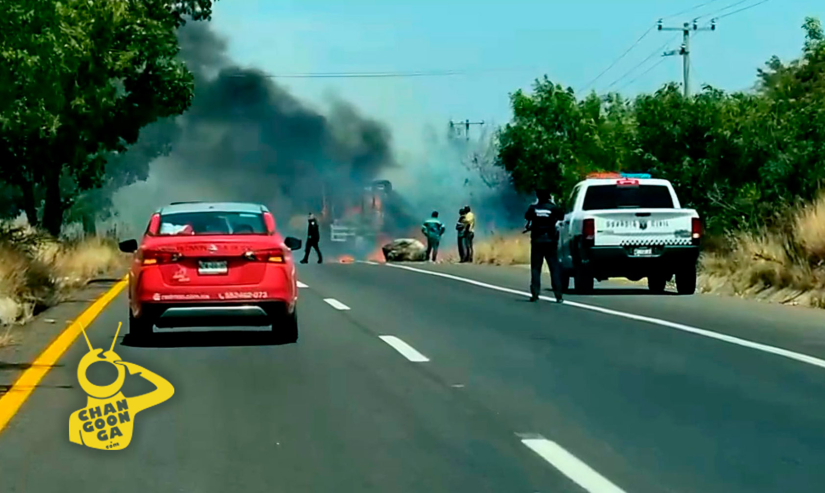 Camioneta Arde En Llamas Por Falla Mecánica En La Morelia -Pátzcuaro ...