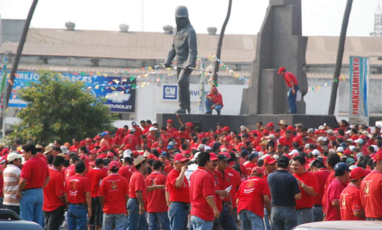 #Michoacán 'Festejan' Con Manifestación 21 Días Paro De Arcelor Mittal ...